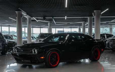 Dodge Challenger III рестайлинг 2, 2019 год, 4 750 000 рублей, 1 фотография
