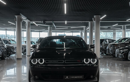 Dodge Challenger III рестайлинг 2, 2019 год, 4 750 000 рублей, 3 фотография