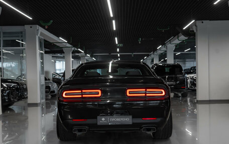 Dodge Challenger III рестайлинг 2, 2019 год, 4 750 000 рублей, 6 фотография