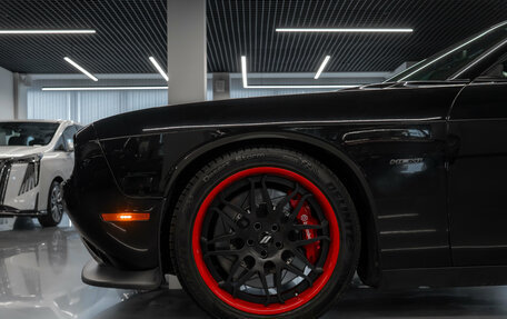 Dodge Challenger III рестайлинг 2, 2019 год, 4 750 000 рублей, 24 фотография