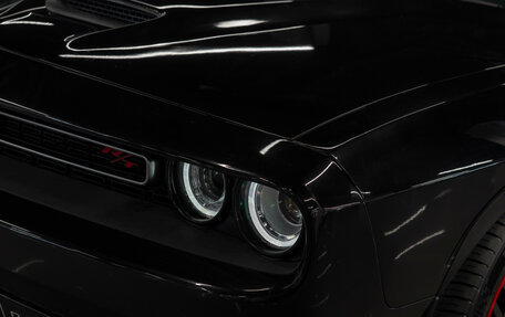 Dodge Challenger III рестайлинг 2, 2019 год, 4 750 000 рублей, 25 фотография