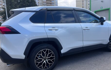 Toyota RAV4, 2022 год, 3 100 000 рублей, 6 фотография
