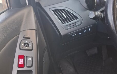 Hyundai ix35 I рестайлинг, 2013 год, 1 050 000 рублей, 11 фотография