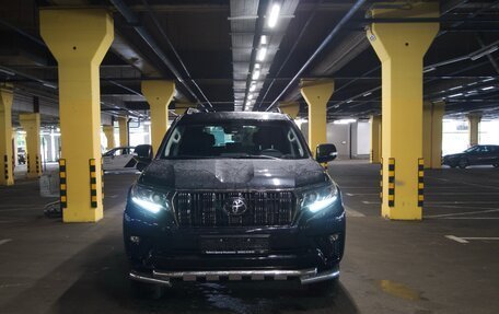 Toyota Land Cruiser Prado 150 рестайлинг 2, 2022 год, 10 499 000 рублей, 1 фотография
