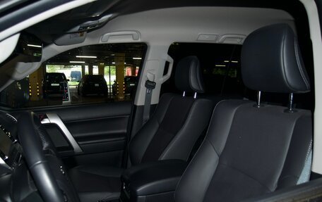 Toyota Land Cruiser Prado 150 рестайлинг 2, 2022 год, 10 499 000 рублей, 13 фотография