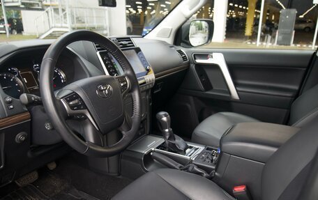 Toyota Land Cruiser Prado 150 рестайлинг 2, 2022 год, 10 499 000 рублей, 14 фотография