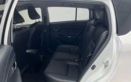 Toyota Yaris XP150 рестайлинг, 2022 год, 940 000 рублей, 16 фотография