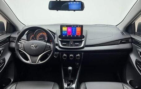 Toyota Yaris XP150 рестайлинг, 2022 год, 940 000 рублей, 19 фотография