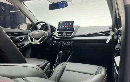 Toyota Yaris XP150 рестайлинг, 2022 год, 940 000 рублей, 18 фотография