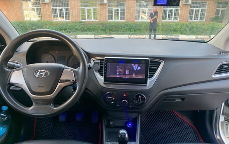 Hyundai Solaris II рестайлинг, 2017 год, 720 000 рублей, 10 фотография