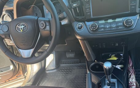 Toyota RAV4, 2017 год, 2 250 000 рублей, 9 фотография