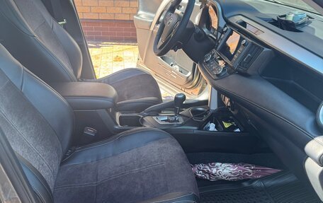 Toyota RAV4, 2017 год, 2 250 000 рублей, 8 фотография