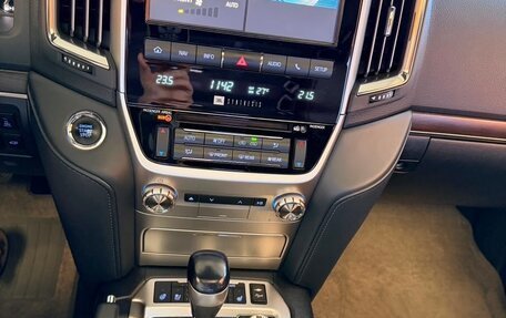 Toyota Land Cruiser 200, 2018 год, 7 475 500 рублей, 5 фотография