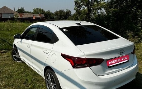 Hyundai Solaris II рестайлинг, 2017 год, 1 200 000 рублей, 3 фотография