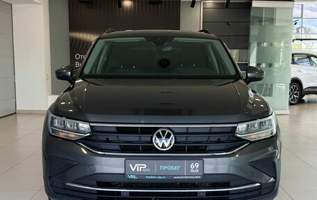 Volkswagen Tiguan II, 2021 год, 2 987 000 рублей, 2 фотография