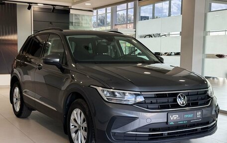 Volkswagen Tiguan II, 2021 год, 2 987 000 рублей, 3 фотография