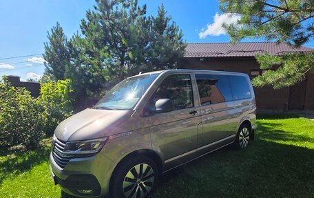 Volkswagen Multivan T6 рестайлинг, 2021 год, 8 300 000 рублей, 15 фотография
