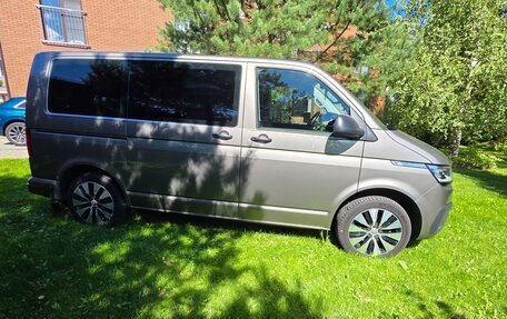 Volkswagen Multivan T6 рестайлинг, 2021 год, 8 300 000 рублей, 17 фотография