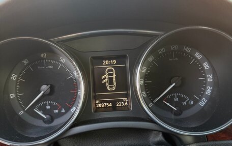 Skoda Superb III рестайлинг, 2012 год, 1 430 000 рублей, 25 фотография
