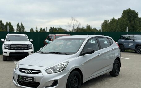 Hyundai Solaris II рестайлинг, 2011 год, 720 000 рублей, 1 фотография