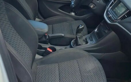 Opel Astra K, 2018 год, 1 300 000 рублей, 12 фотография