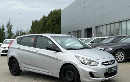 Hyundai Solaris II рестайлинг, 2011 год, 720 000 рублей, 2 фотография