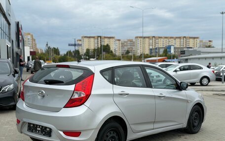 Hyundai Solaris II рестайлинг, 2011 год, 720 000 рублей, 4 фотография