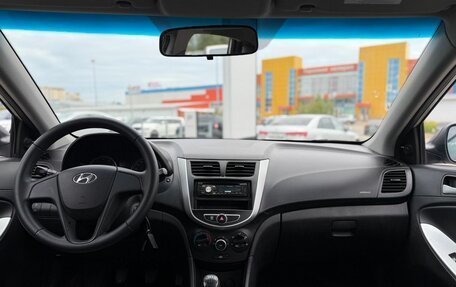 Hyundai Solaris II рестайлинг, 2011 год, 720 000 рублей, 24 фотография