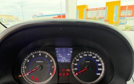 Hyundai Solaris II рестайлинг, 2011 год, 720 000 рублей, 19 фотография