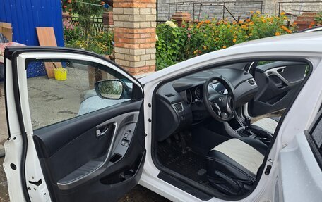 Hyundai Elantra V, 2013 год, 550 000 рублей, 11 фотография