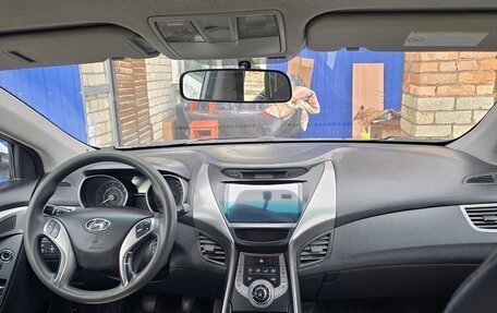 Hyundai Elantra V, 2013 год, 550 000 рублей, 20 фотография