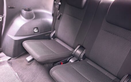 Toyota Verso I, 2010 год, 980 000 рублей, 8 фотография