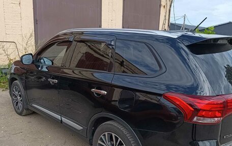 Mitsubishi Outlander III рестайлинг 3, 2015 год, 1 300 000 рублей, 3 фотография