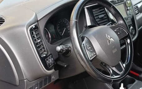 Mitsubishi Outlander III рестайлинг 3, 2015 год, 1 300 000 рублей, 7 фотография