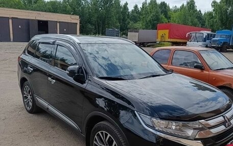Mitsubishi Outlander III рестайлинг 3, 2015 год, 1 300 000 рублей, 4 фотография