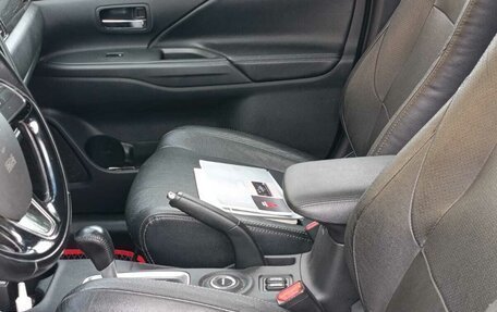 Mitsubishi Outlander III рестайлинг 3, 2015 год, 1 300 000 рублей, 11 фотография
