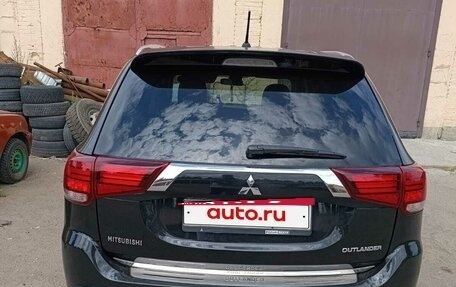 Mitsubishi Outlander III рестайлинг 3, 2015 год, 1 300 000 рублей, 2 фотография
