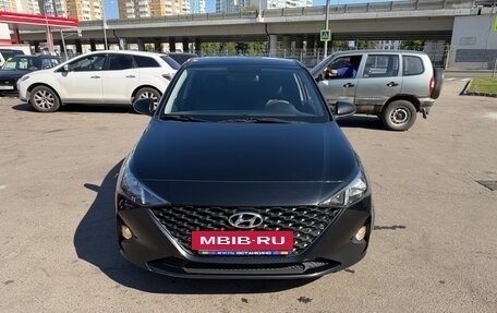 Hyundai Solaris II рестайлинг, 2021 год, 2 050 000 рублей, 2 фотография