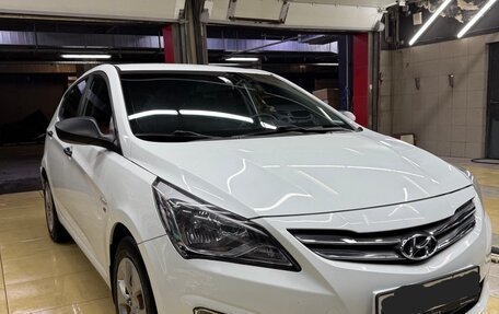 Hyundai Solaris II рестайлинг, 2015 год, 780 000 рублей, 2 фотография