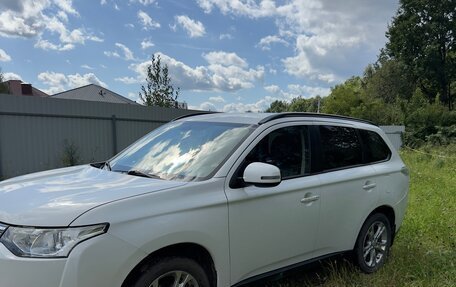 Mitsubishi Outlander III рестайлинг 3, 2013 год, 1 430 000 рублей, 3 фотография