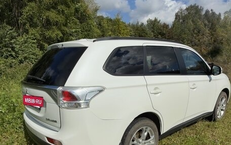 Mitsubishi Outlander III рестайлинг 3, 2013 год, 1 430 000 рублей, 5 фотография