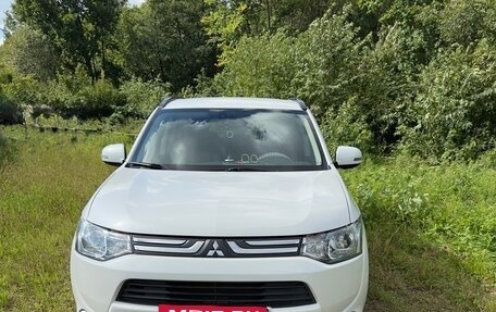 Mitsubishi Outlander III рестайлинг 3, 2013 год, 1 430 000 рублей, 6 фотография