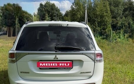 Mitsubishi Outlander III рестайлинг 3, 2013 год, 1 430 000 рублей, 4 фотография