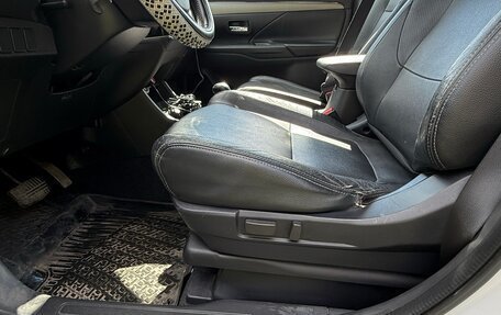 Mitsubishi Outlander III рестайлинг 3, 2013 год, 1 430 000 рублей, 10 фотография