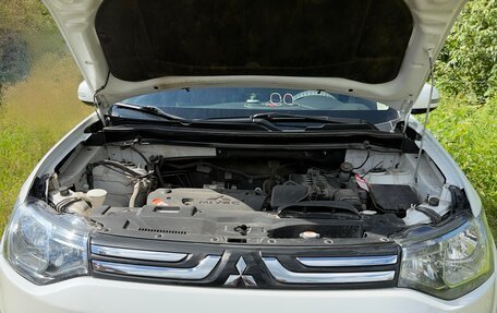 Mitsubishi Outlander III рестайлинг 3, 2013 год, 1 430 000 рублей, 11 фотография
