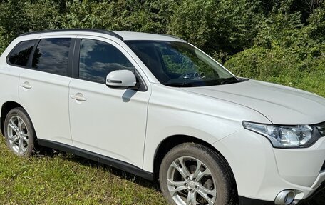 Mitsubishi Outlander III рестайлинг 3, 2013 год, 1 430 000 рублей, 12 фотография