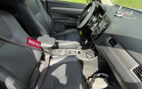 Mitsubishi Outlander III рестайлинг 3, 2013 год, 1 430 000 рублей, 9 фотография