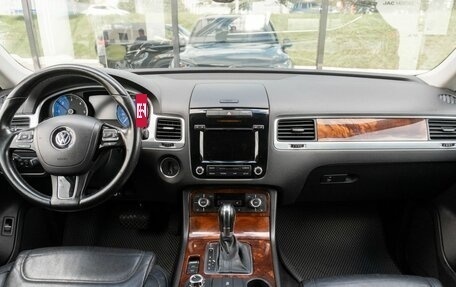 Volkswagen Touareg III, 2011 год, 1 802 700 рублей, 7 фотография