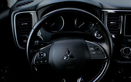 Mitsubishi Outlander III рестайлинг 3, 2018 год, 1 990 000 рублей, 7 фотография
