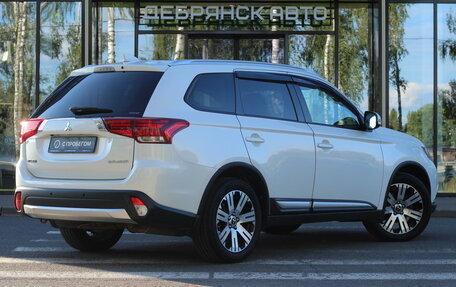 Mitsubishi Outlander III рестайлинг 3, 2018 год, 1 990 000 рублей, 3 фотография